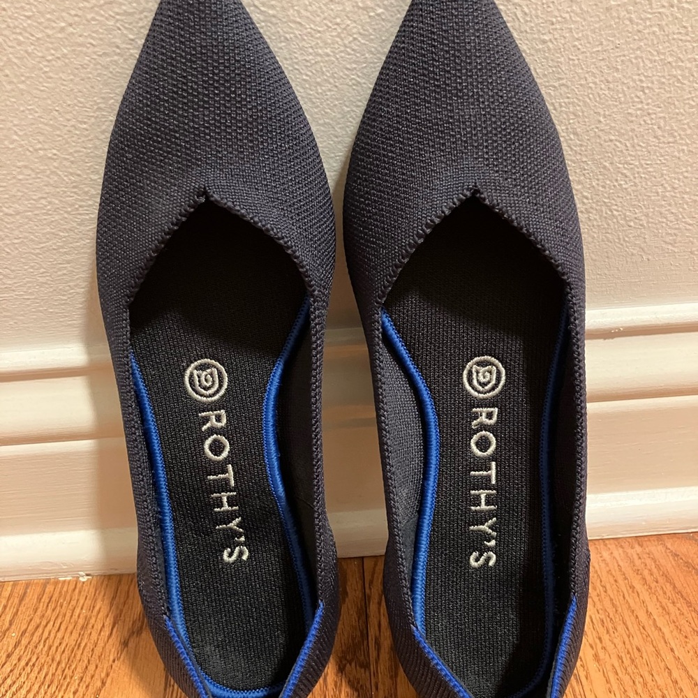 Rothy's Navy and Black Pointed Flats